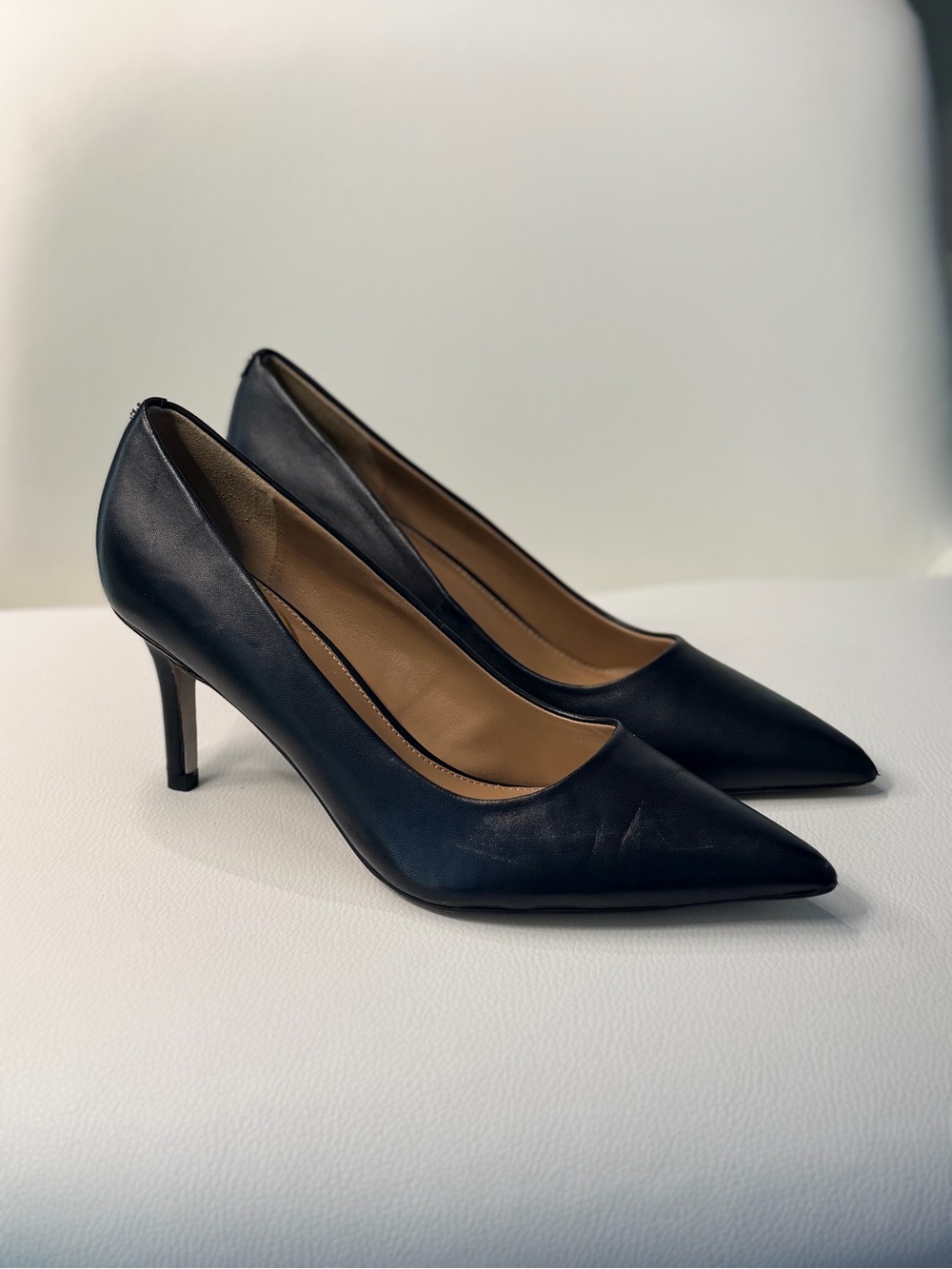 Classic Sam Edelman Black Leather Pointed-Toe Pumps Business Professional Size 6